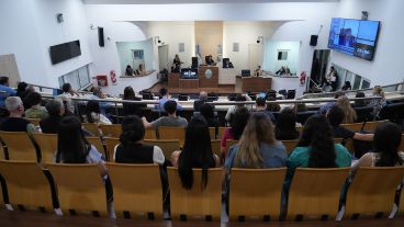 La jornada pública comenzó pasadas las 17 en el Concejo y hubo unos 30 expositores. 