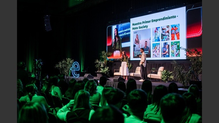 Endeavor Rosario congregó a más de 4.000 jóvenes, emprendedores, inversores y empresarios en Metropolitano.