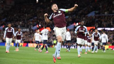 El argentino Buendía fue clave con una asistencia y un gol.