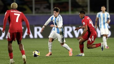 Los pibes argentinos arrancaron con el pie derecho en el país trasandino.