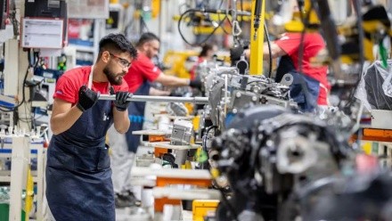 El informe muestra una caída de puestos de trabajo y creciente búsqueda de un segundo para los que tienen empleo.