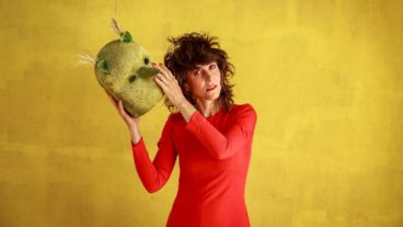 La cantante, guitarrista y compositora rosarina Mercedes Borrell.