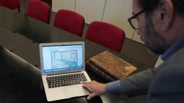 La página se llama "Los orígenes de Rosario. Un camino documental".