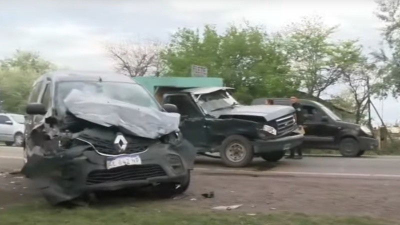 El choque dejó un saldo de tres heridos leves.