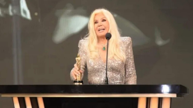 La diva se volvió viral al confundirse un artista con un ex gobernador.