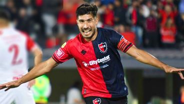 Lollo anotó su primer gol en el Clausura y el cuarto con la camiseta rojinegra.