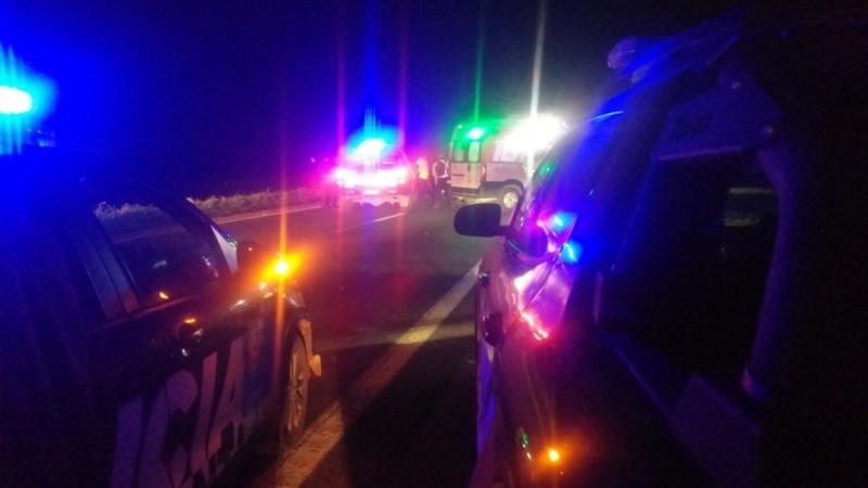 Las luces de la noche se confundían con el panorama sombrío.