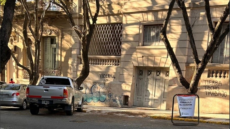 Algunos conductores resistían temprano los cambios en el estacionamiento en barrio Martin.