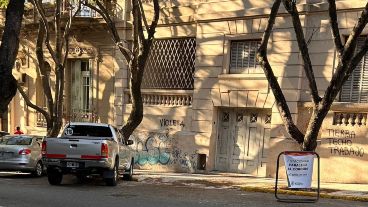 Algunos conductores resistían temprano los cambios en el estacionamiento en barrio Martin.