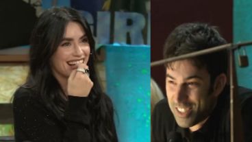La mirada pícara de Lali hacia su pareja, Pedro Rosemblat.