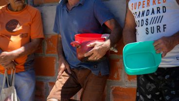 Según el municipio, unas 200 mil personas reciben ayuda alimentaria directa o indirecta en Rosario.