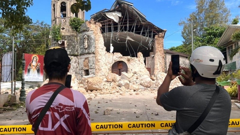  Una iglesia dañada después de un terremoto en la ciudad de Bogo, isla de Cebú, Filipinas.