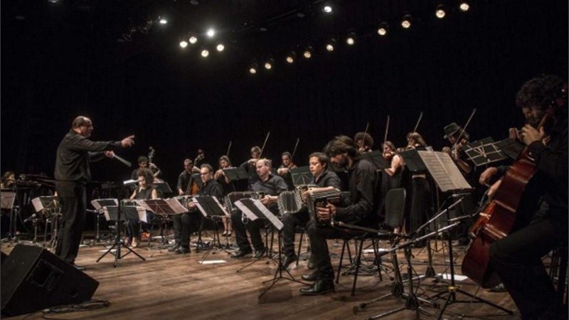 La Orquesta Escuela de Tango del Centro Cultural La Casa del Tango celebra 20 años.