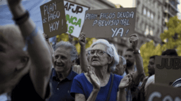 En octubre, la jubilación mínima aumentará de $390.277,18 a $396.298,38, correspondientes a $326.298,38 más el bono de $70.000.