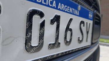 Entrega de chapas de patente vuelve a la normalidad tras meses de demoras.