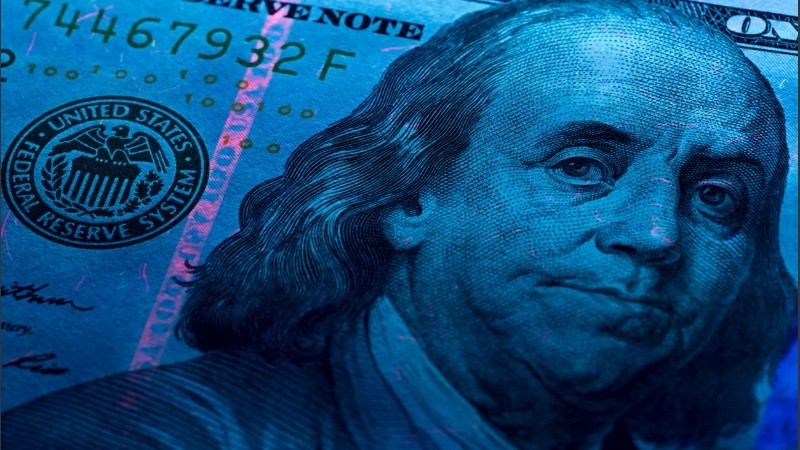 La operatoria consiste en un circuito legal y permitido: los usuarios compran dólares en su banco al tipo de cambio oficial, los ingresan en la plataforma de Fiwind, que los paga a un precio notablemente más alto que el oficial.