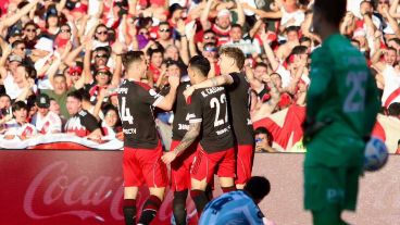 La "ley del ex" se cumplió apenas inició el partido.