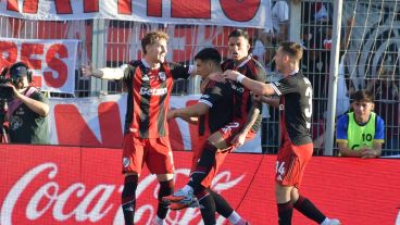 La "ley del ex" se cumplió apenas inició el partido.