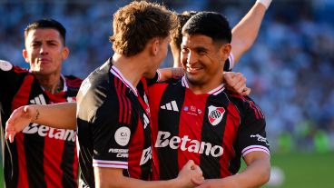 Salas ríe y el Millonario celebra su pasaje a las semifinales.