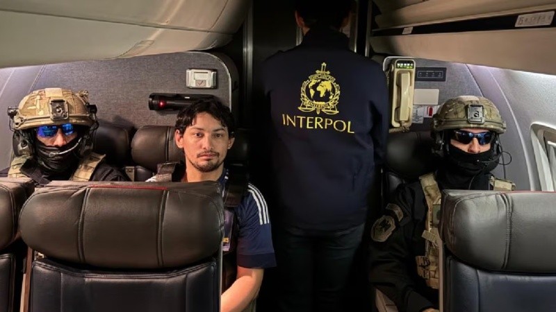on un chaleco antibalas y custodiado por Interpol: la primera imagen de Matías Ozorio en la Argentina.