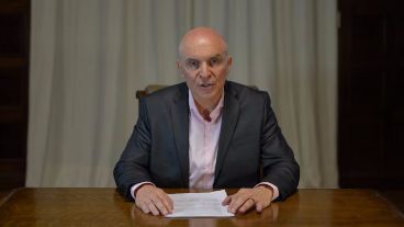 Según su relato, Machado lo contactó con una empresa minera guatemalteca, Minas del Pueblo, que necesitaba sus servicios como economista para reestructurar una deuda.