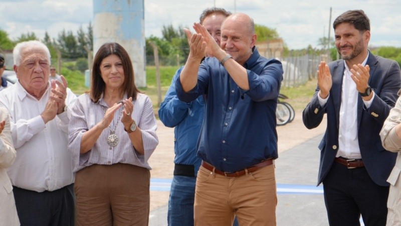 Perotti junto a Pullaro y Clara García en la inauguración de la ruta.
