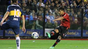 Mauricio Tévez convirtió el gol del triunfo de Newell's ante Boca en La Bombonera, en agosto de 2014.