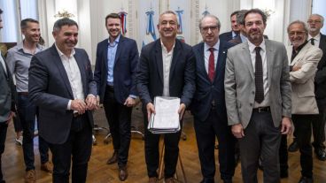 El intendente con los decanos de Derecho de la UNR y la UCA.