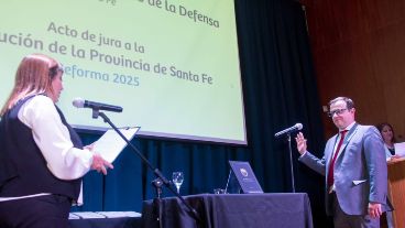 La defensora general tomó juramento a cada defensor y a varios funcionarios de Rosario y Venado Tuerto.