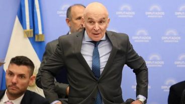 Espert reconoció haber volado 35 veces en el avión del narcotraficante "Fred" Machado y ratificó su candidatura para las elecciones de octubre.