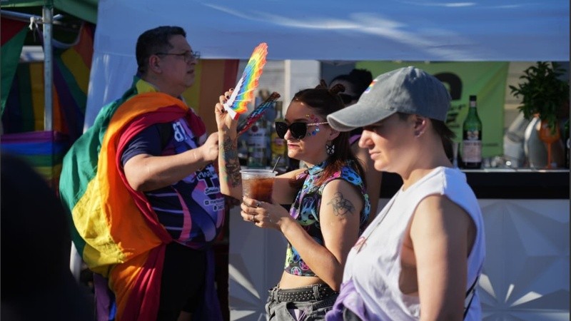 Algunos registros de la previa a la marcha, en la tarde de sábado en la plaza Libertad.