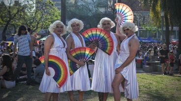 Algunos registros de la previa a la marcha, en la tarde de sábado en la plaza Libertad.
