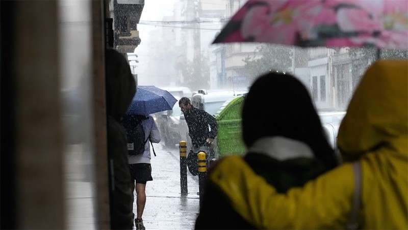 Advierten abundante caída de agua, vientos fuertes y hasta granizo.