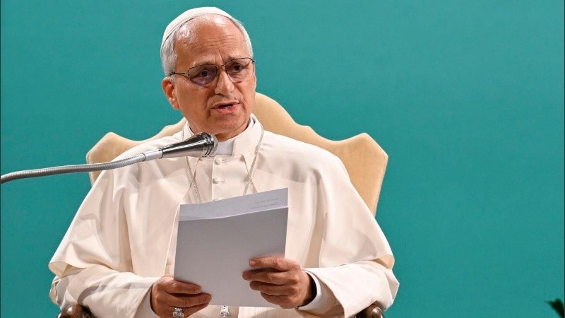El papa León XIV habló este domingo ante los fieles en la Plaza San Pedro.