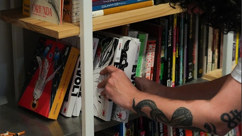 Las historietas y mangas en blanco y negro, entre otras propuestas en la Librería Pública.