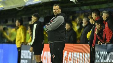 Fabbiani en la Bombonera, donde su equipo no mostró reacción.