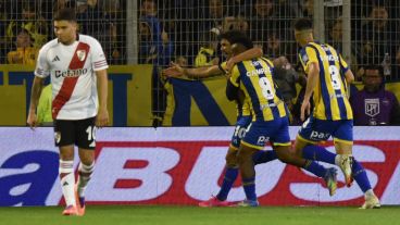 Malcorra convirtió un golazo para poner a Central arriba frente a River en el Gigante.