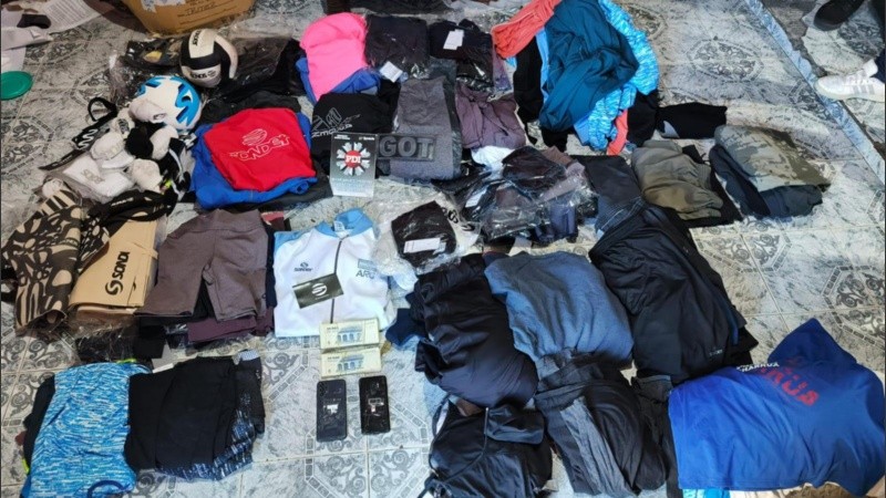 Allanamientos en el sur: hallan cientos de prendas sustraídas a Sonder.