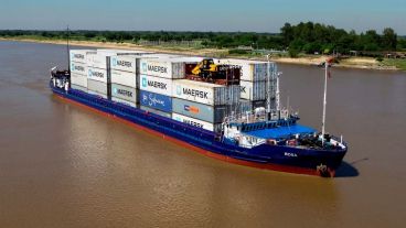 El buque Rosa fue visitado por intrusos en pleno cauce del Paraná