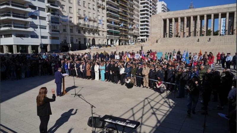 La conmemoración del Día de la Virgen de Rosario este 7 de octubre fue la fecha elegida para celebrar los 300 años de la ciudad con una serie de actividades especiales que culminan con un gran recital de Nicki Nicole y Juan Carlos Baglietto junto a la Orquesta Sinfónica Provincial en el Monumento a la Bandera.