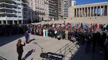 La conmemoración del Día de la Virgen de Rosario este 7 de octubre fue la fecha elegida para celebrar los 300 años de la ciudad con una serie de actividades especiales que culminan con un gran recital de Nicki Nicole y Juan Carlos Baglietto junto a la Orquesta Sinfónica Provincial en el Monumento a la Bandera.