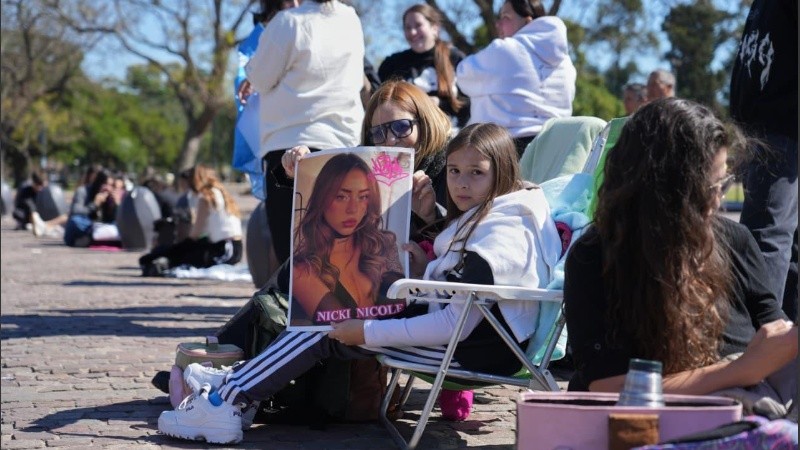 A las 5 am comenzaron a llegar los primeros seguidores de Nicki Nicole