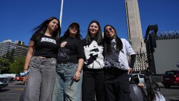 Con pancartas, sillones y remeras estampadas para disfrutar de la gran fiesta.