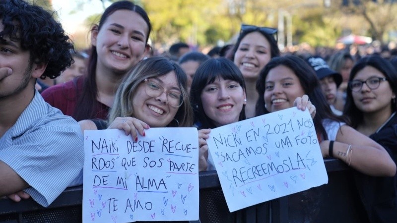 Fans de Nicki Nicole buscaron las mejoras ubicaciones desde la madrugada.
