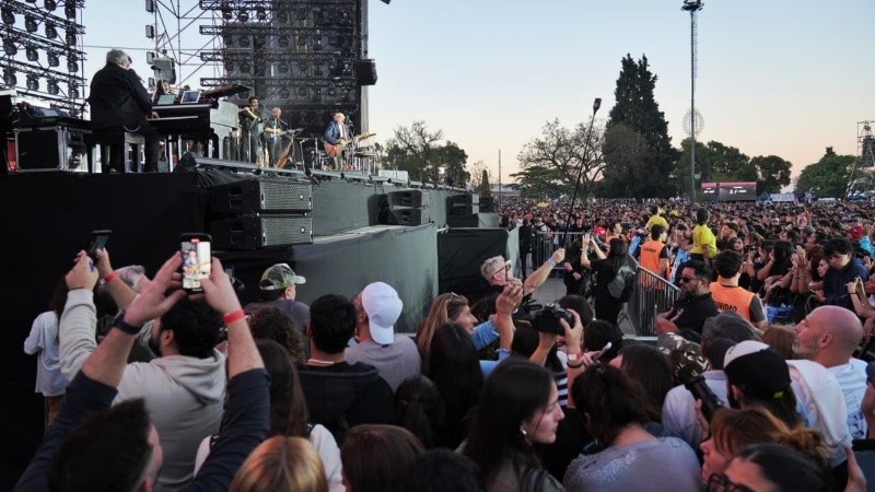 Baglietto, con Lito Vitale en piano, presentación de lujo al caer la tarde.
