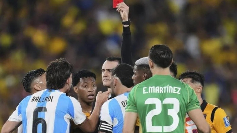 Otamendi, de 37 años, nunca había sido expulsado en la selección argentina.