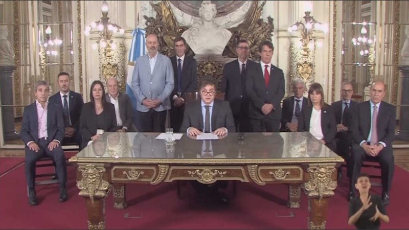 El 20 de diciembre de 2023, a través de un mensaje por cadena nacional, el presidente Javier Milei, acompañado de sus ministros y secretarios, anunció un paquete de 30 medidas, dentro de un megadecreto, que derogó y modificó varias leyes vigentes hasta entonces.