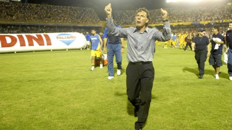 Russo tomó el timón en un momento difícil y peleó con uñas y dientes para evitar que el equipo cayera en la zona de descenso en 2009.