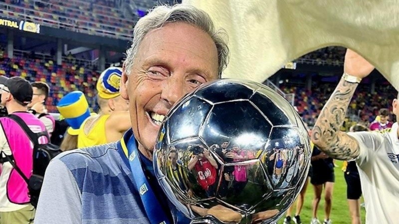 Russo recorrió los cinco ciclos que lo depositaron en la selecta y privilegiada vitrina de los ídolos de Rosario Centrall.