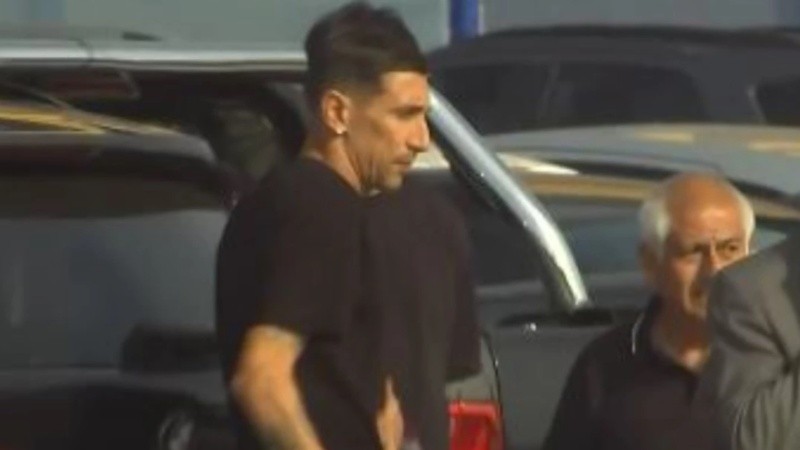 Ángel Di María junto a la delegación de Rosario Central llegando a la Bombonera, a darle el último adiós a Miguel Ángel Russo.